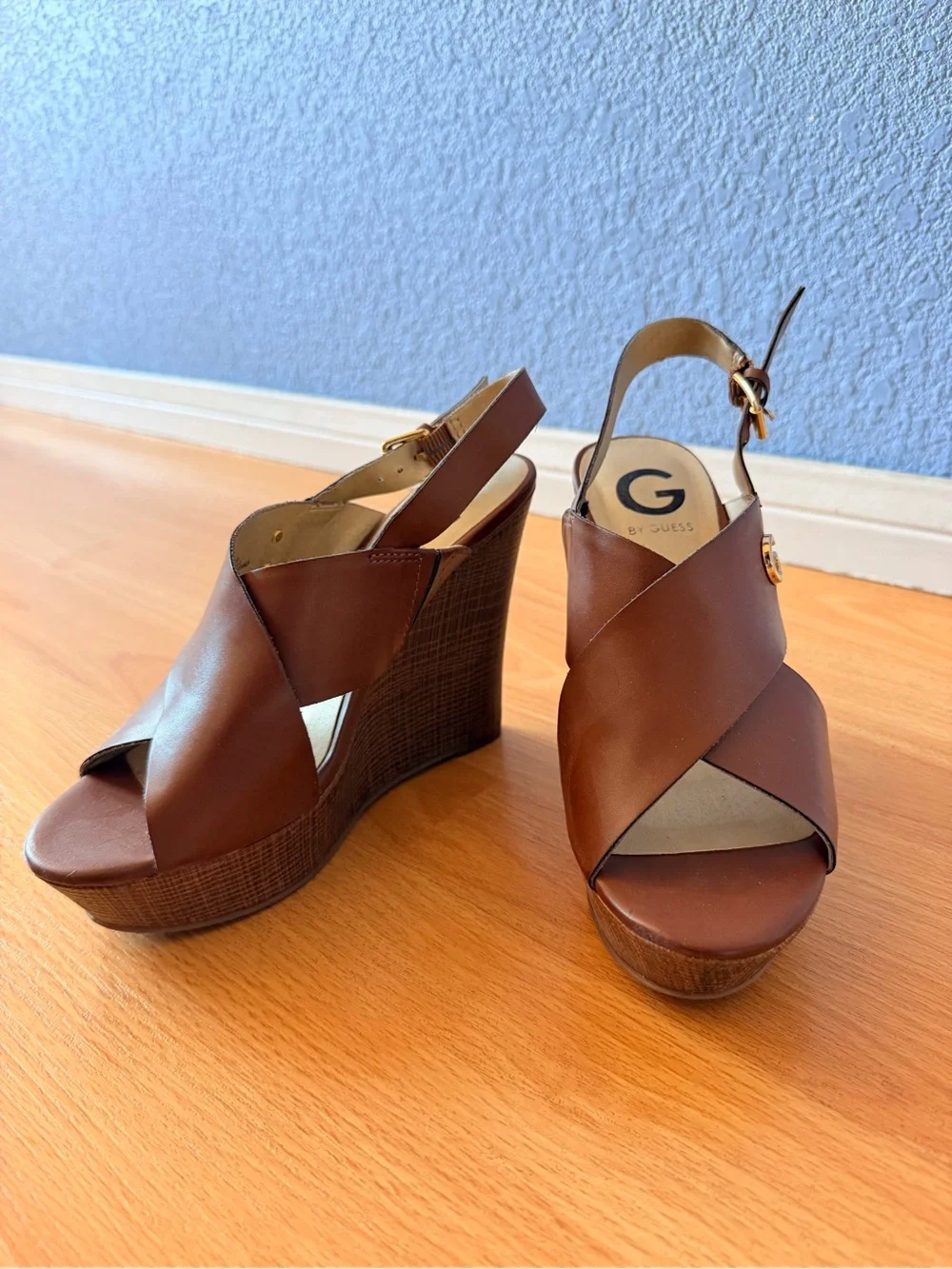 G by Guess step out